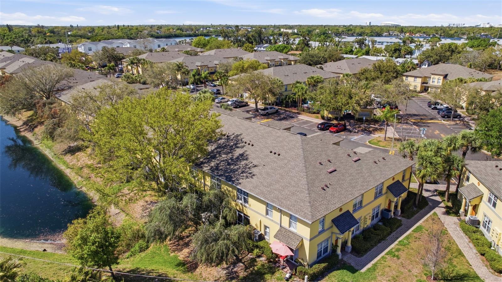 192 COQUINA BAY DR, ST PETERSBURG, FL — photo 41