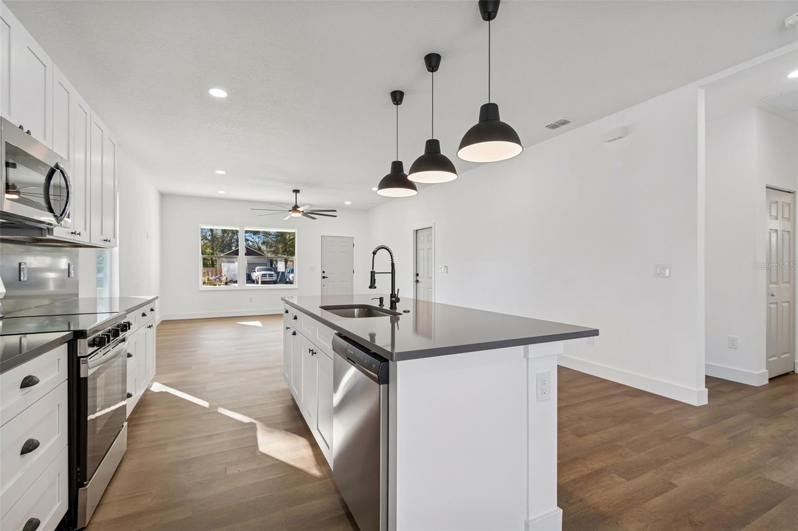 5111 68TH ST N, ST PETERSBURG, FL — photo 24