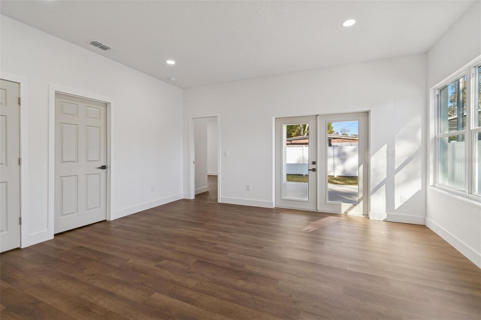 5111 68TH ST N, ST PETERSBURG, FL — photo 30