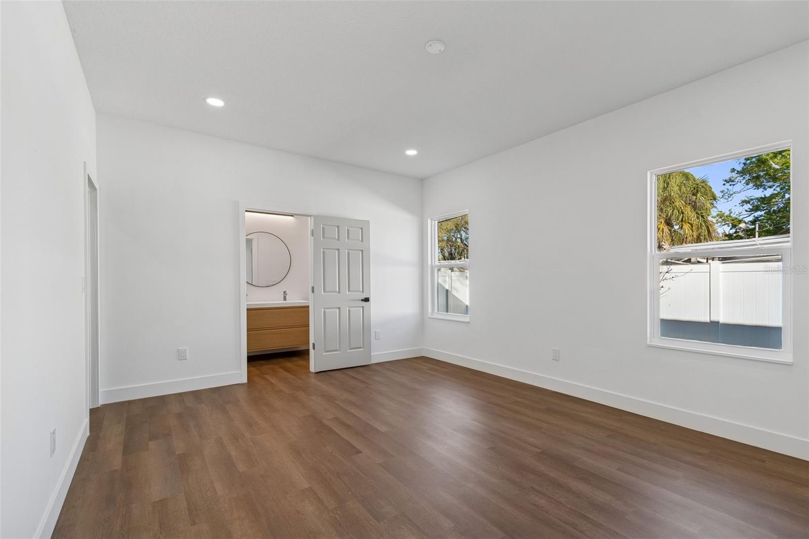 5111 68TH ST N, ST PETERSBURG, FL — photo 36