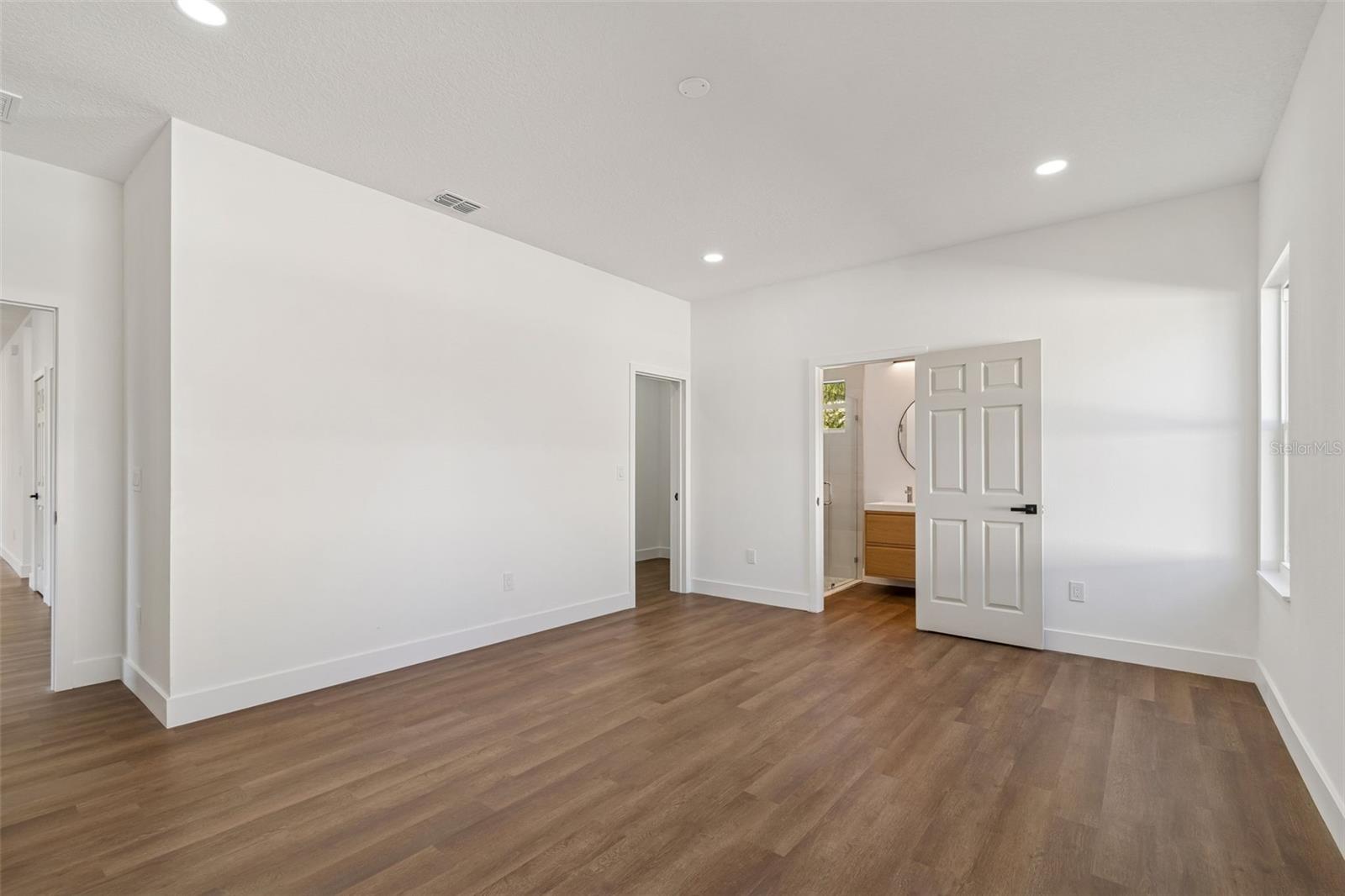 5111 68TH ST N, ST PETERSBURG, FL — photo 37