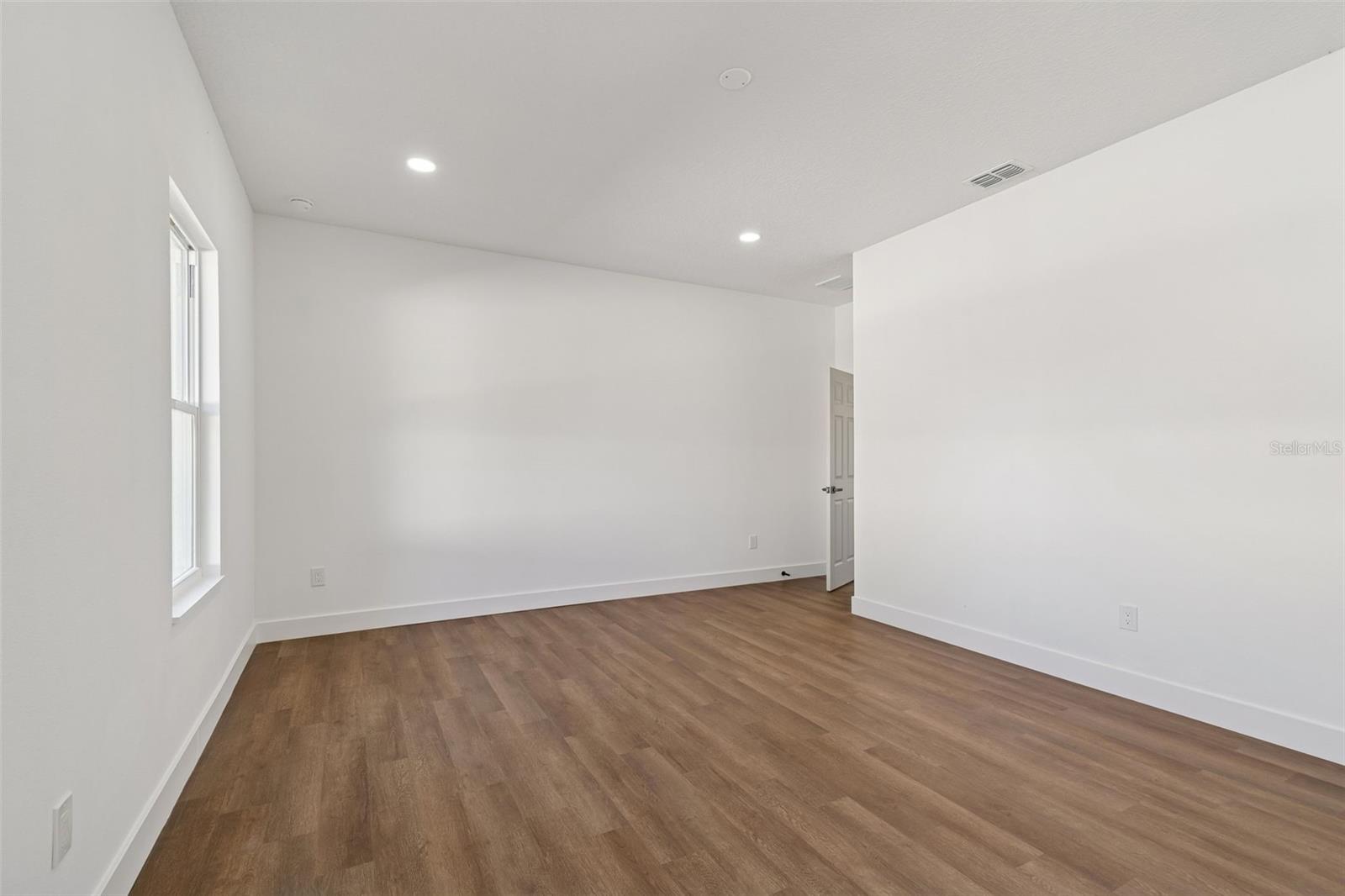 5111 68TH ST N, ST PETERSBURG, FL — photo 38
