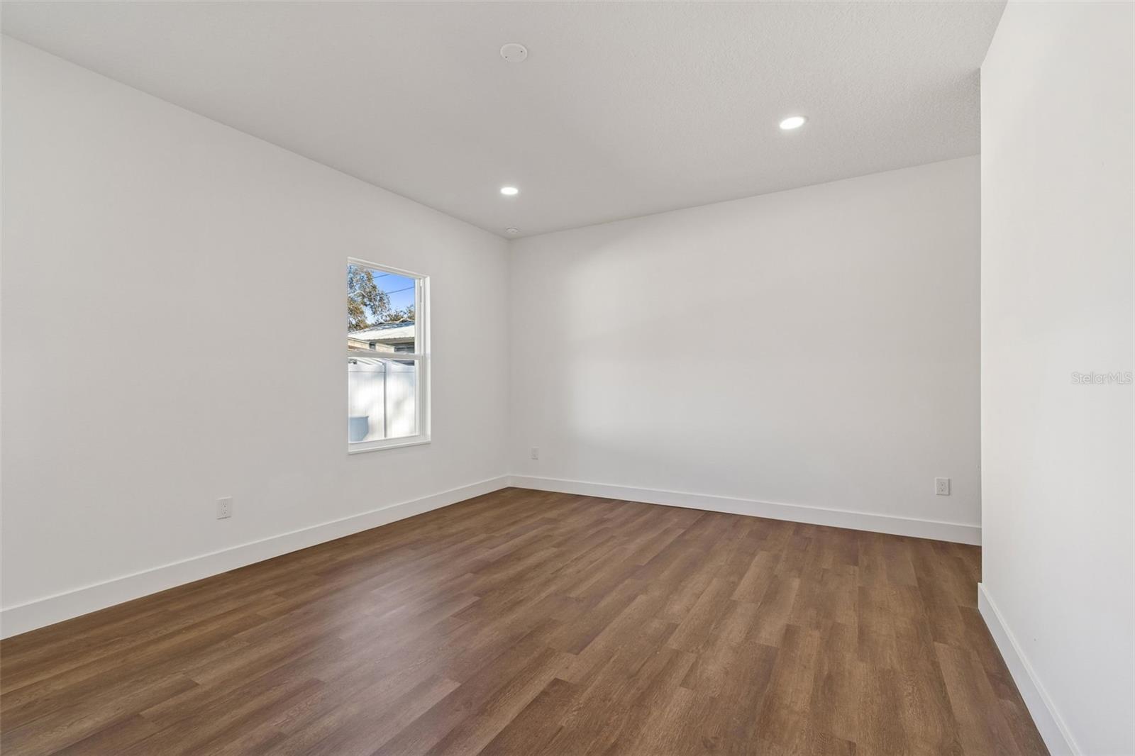 5111 68TH ST N, ST PETERSBURG, FL — photo 39