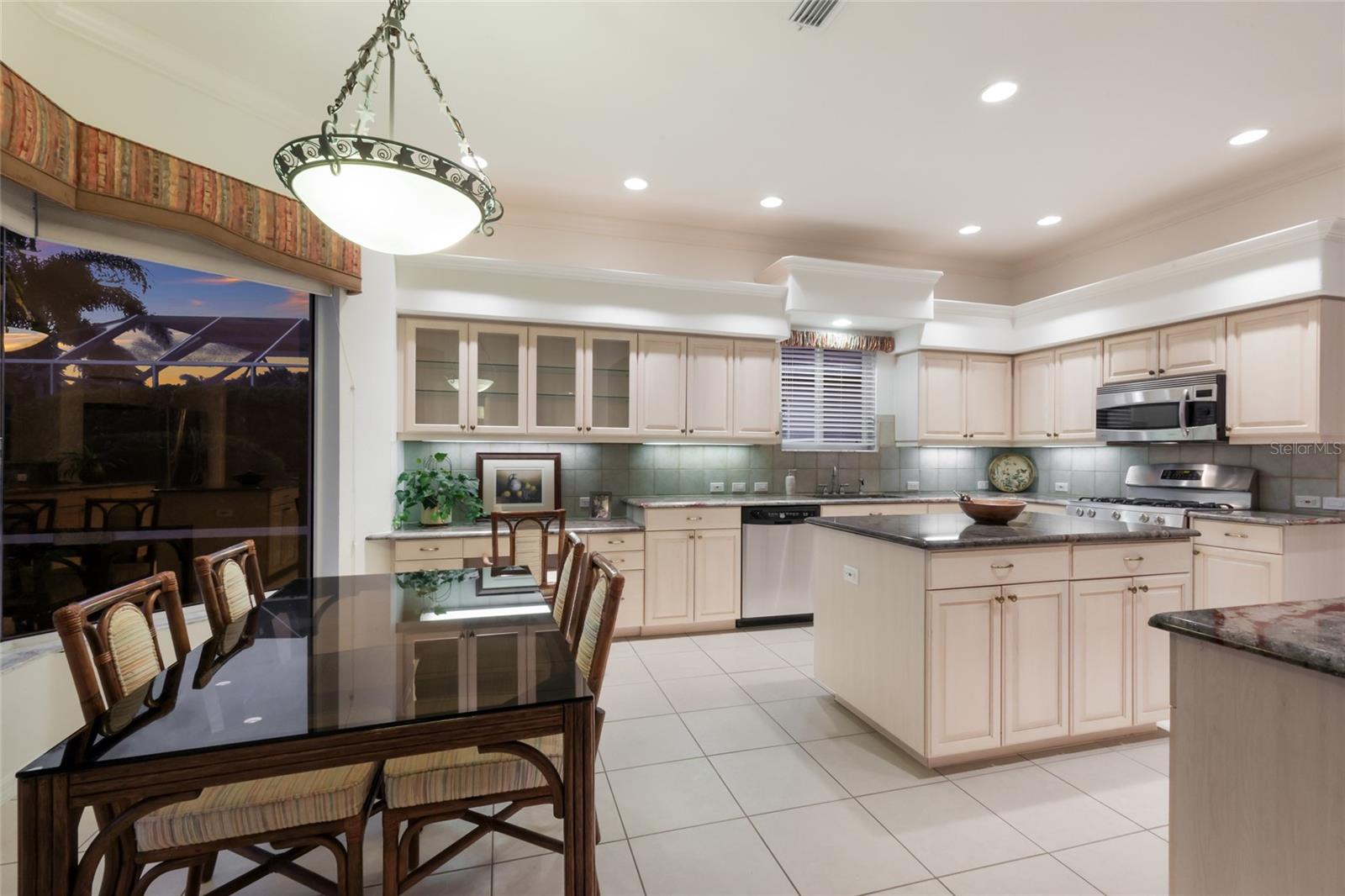 8428 MISTY MORNING CT, LAKEWOOD RANCH, FL — photo 18