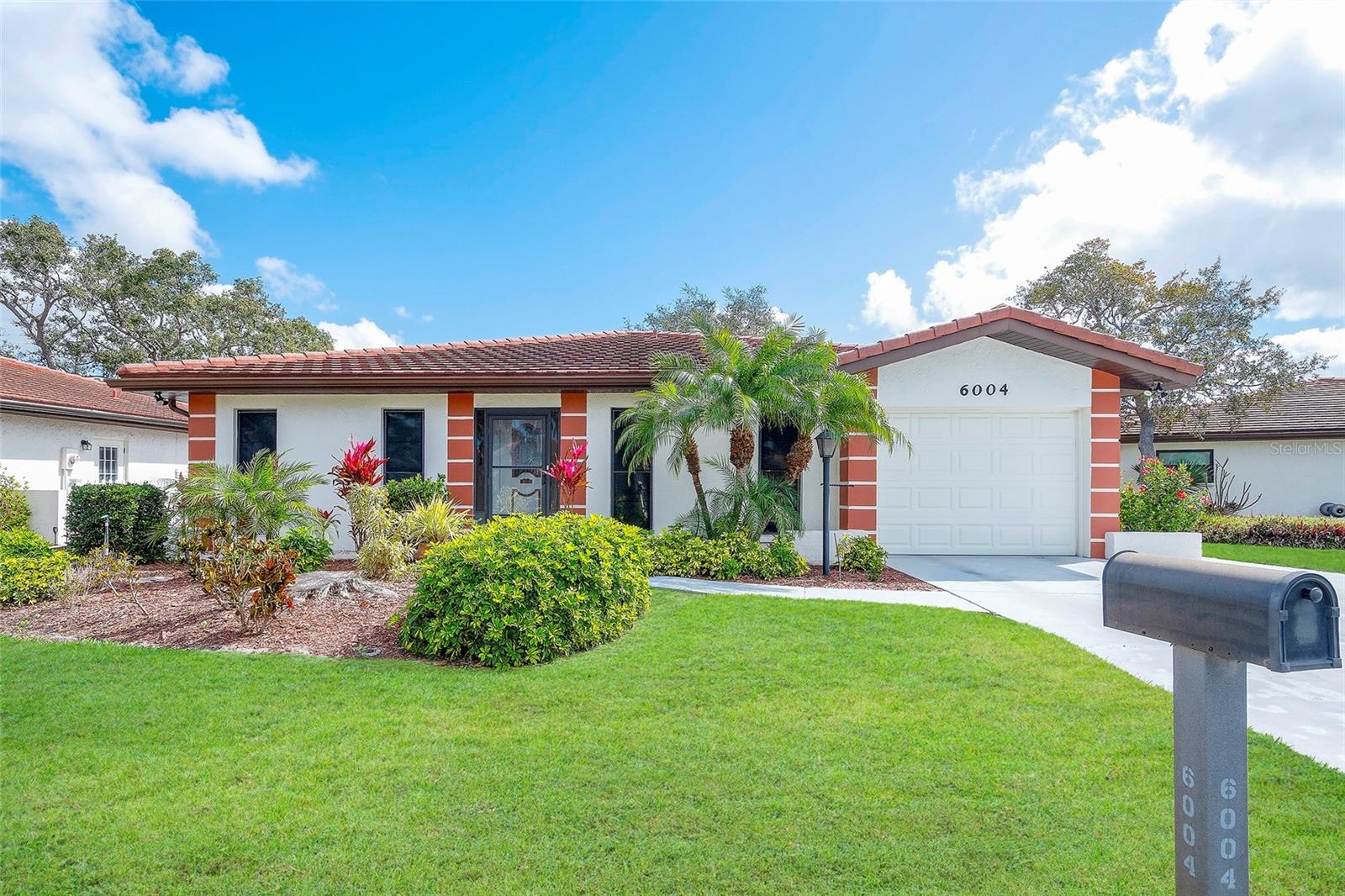 6004 VIVIENDA DR #8, BRADENTON, FL