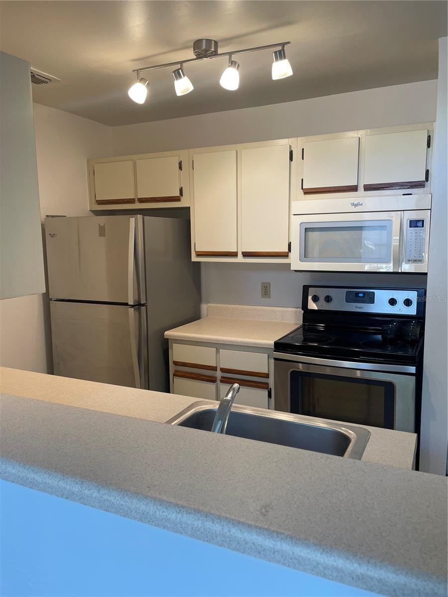 5992 WESTGATE DR #302, ORLANDO, FL — photo 2