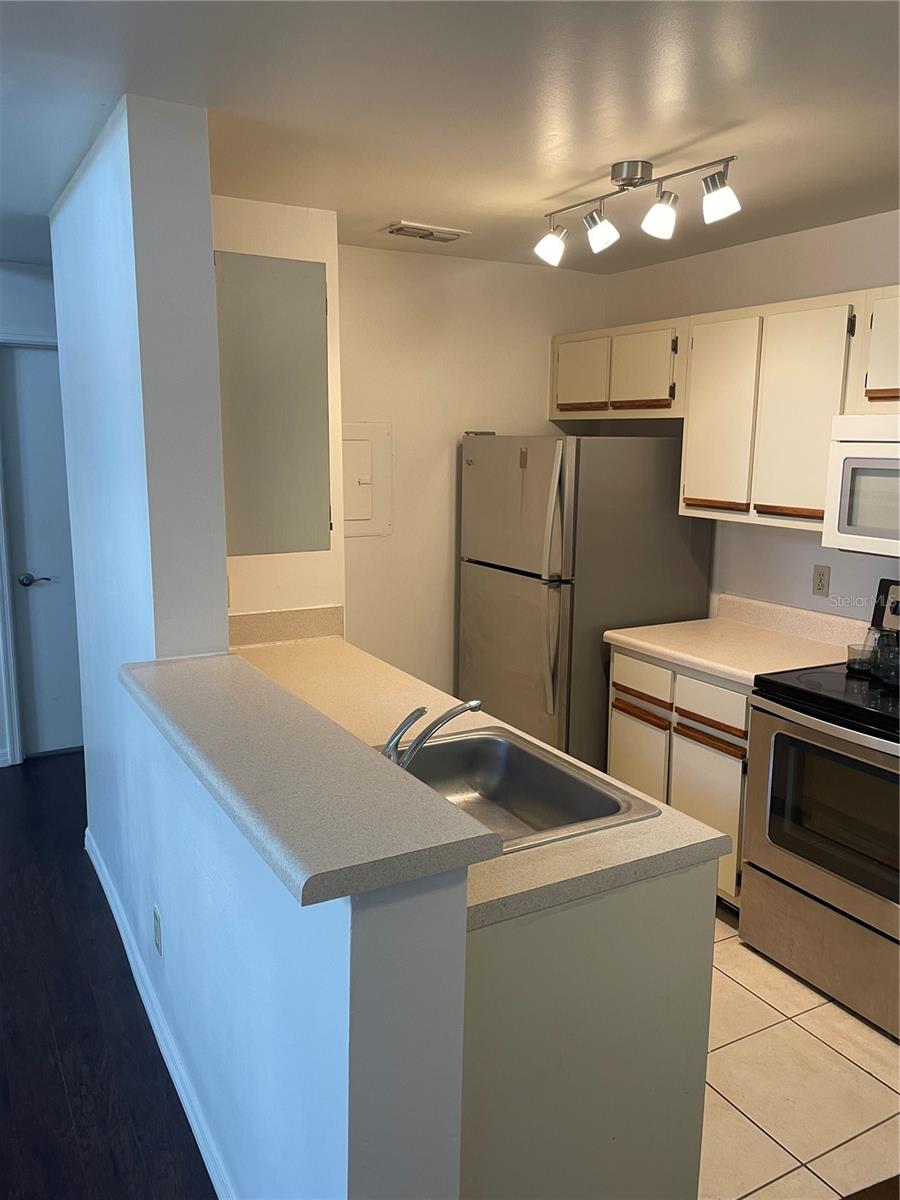 5992 WESTGATE DR #302, ORLANDO, FL — photo 3