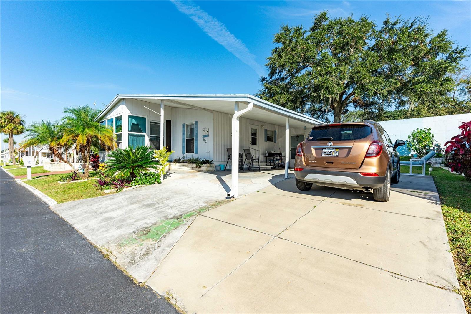37827 MISSION HILLS AVE, ZEPHYRHILLS, FL — photo 2