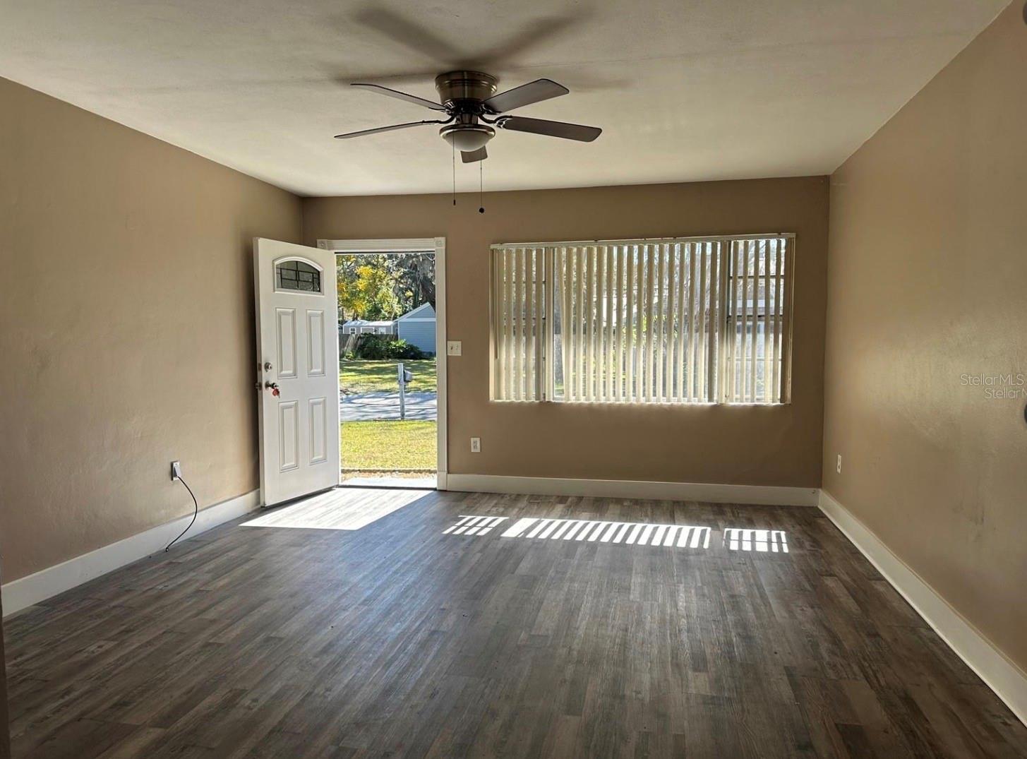 607 E JOHNS AVE, MOUNT DORA, FL — photo 3