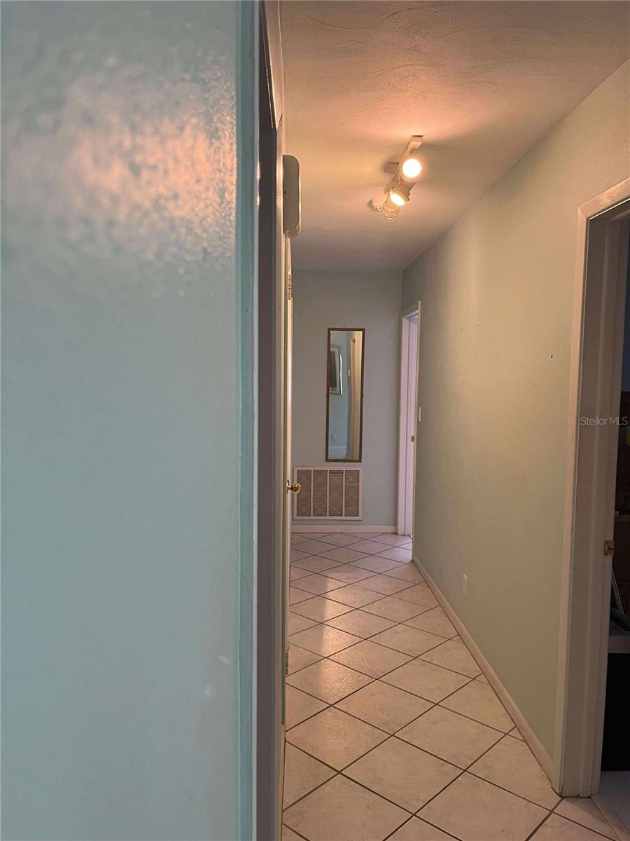 608 KNOWLES RD, BRANDON, FL — photo 27