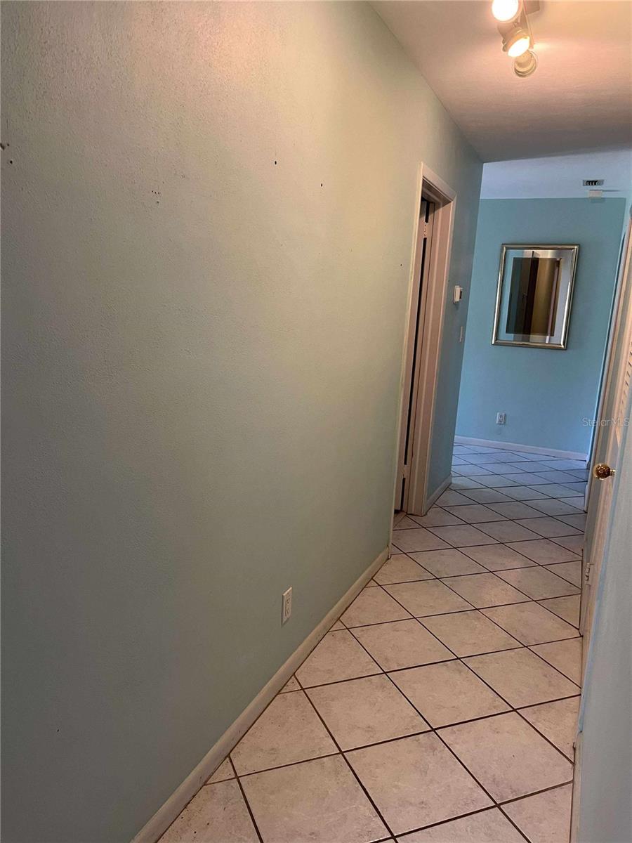 608 KNOWLES RD, BRANDON, FL — photo 28