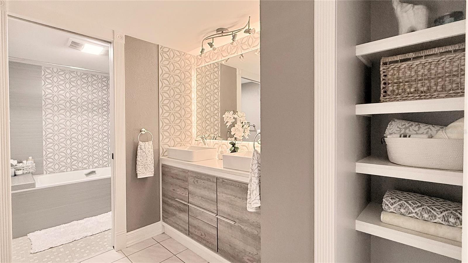 5940 PELICAN BAY PLZ S #1105, GULFPORT, FL — photo 43