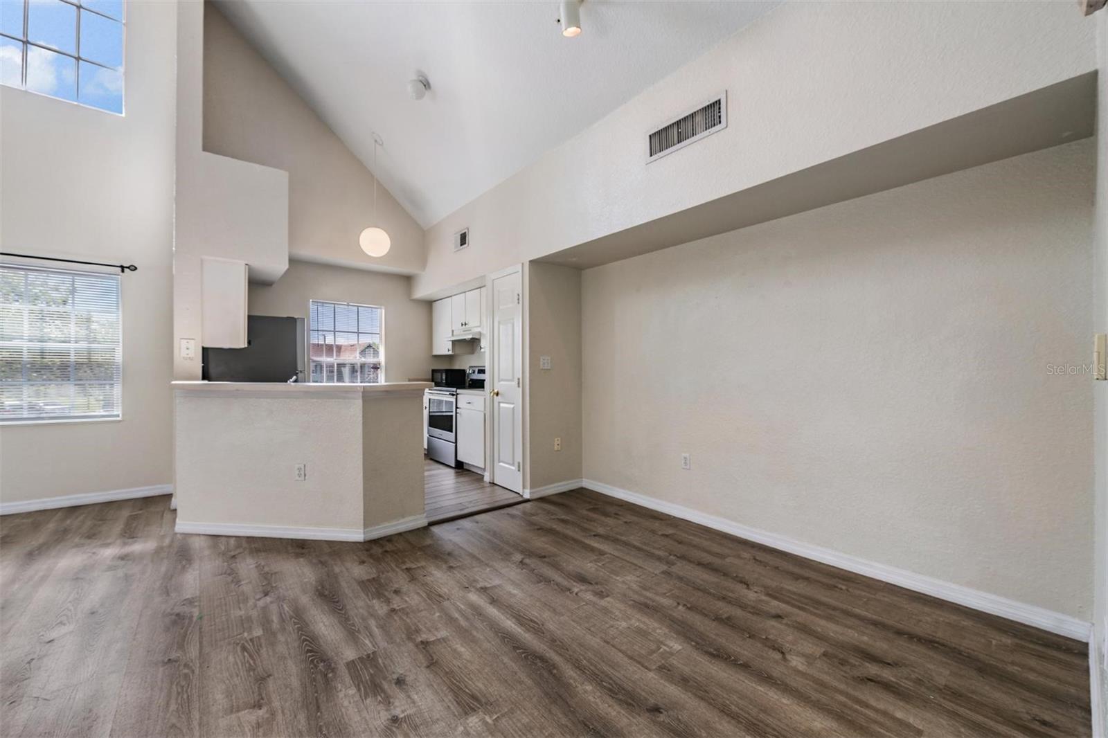 9846 LAKE CHASE ISLAND WAY, TAMPA, FL — photo 16