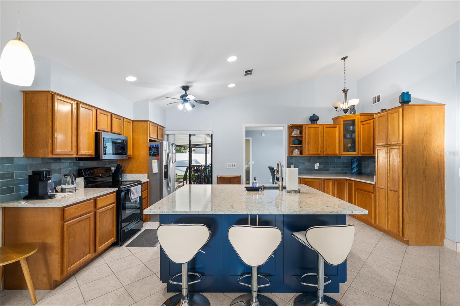 6713 LEEWARD ISLE WAY, TAMPA, FL — photo 2