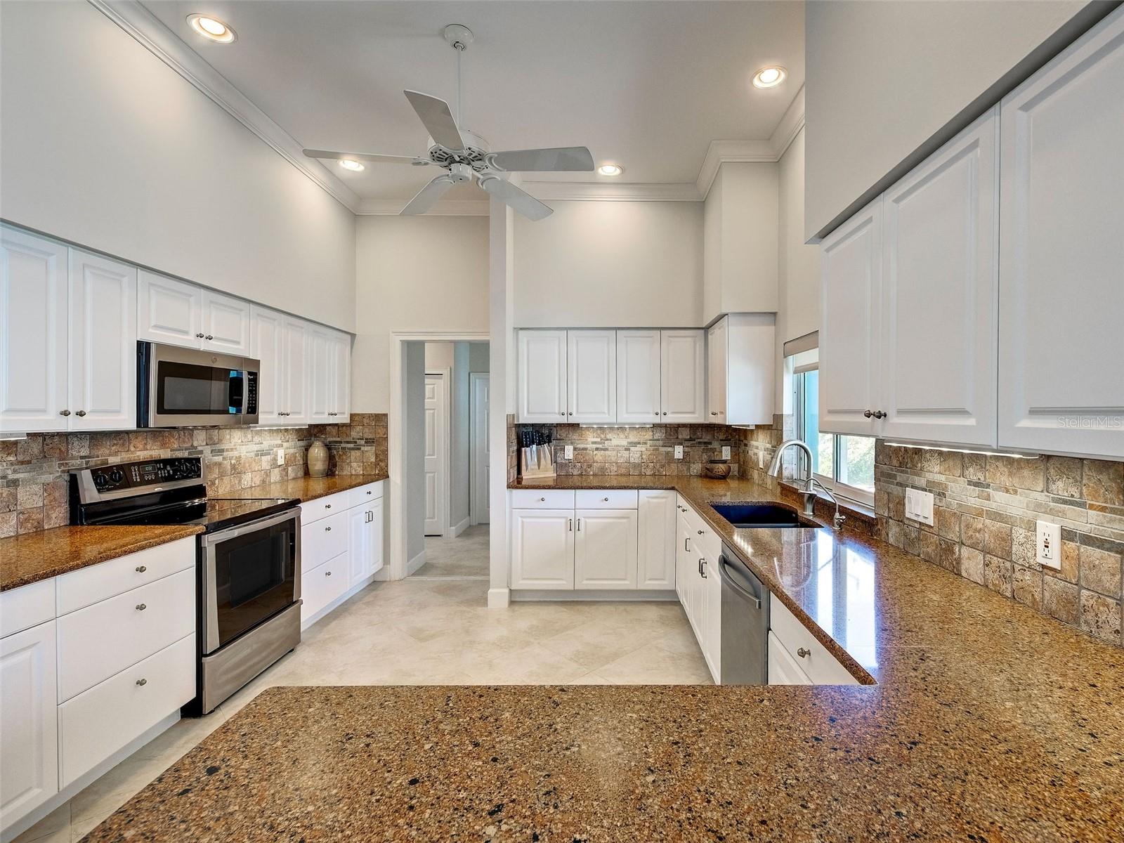 16 GULF MANOR DR, VENICE, FL — photo 12