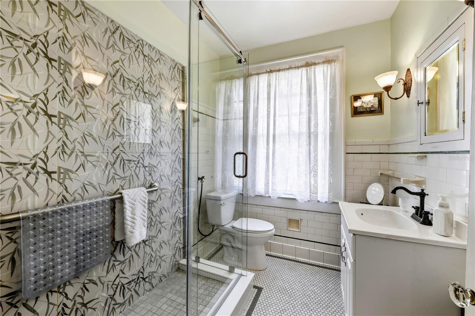 347 E 3RD AVE, MOUNT DORA, FL — photo 109