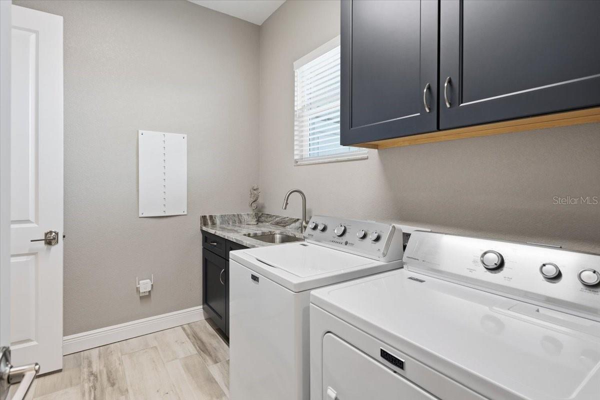 9214 MELODY CIR, PORT CHARLOTTE, FL — photo 41