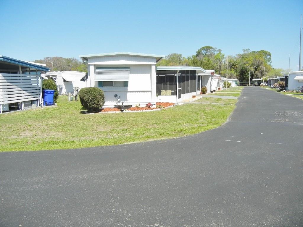 212 RUE DE PONT, TAVARES, FL
