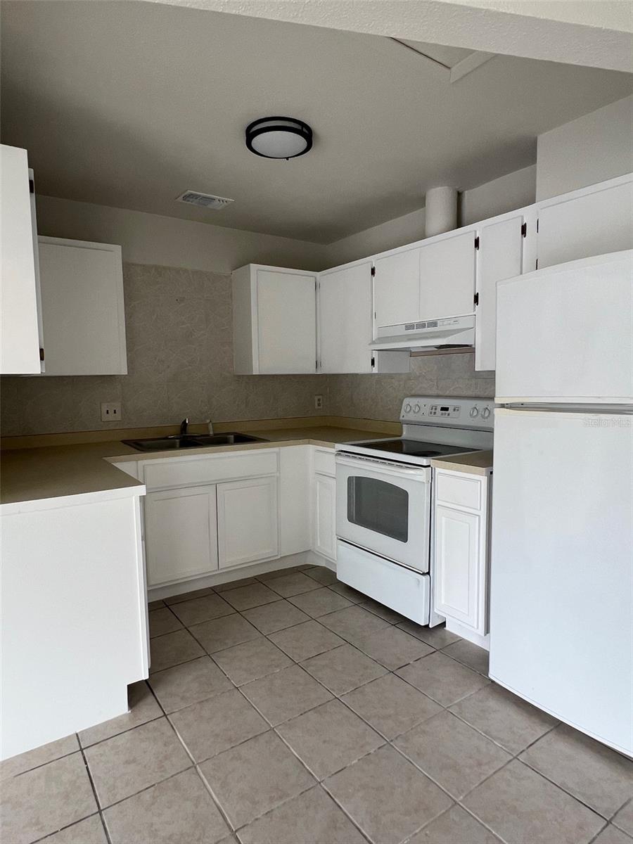 328 ORTIZ BLVD #B, NORTH PORT, FL — photo 8