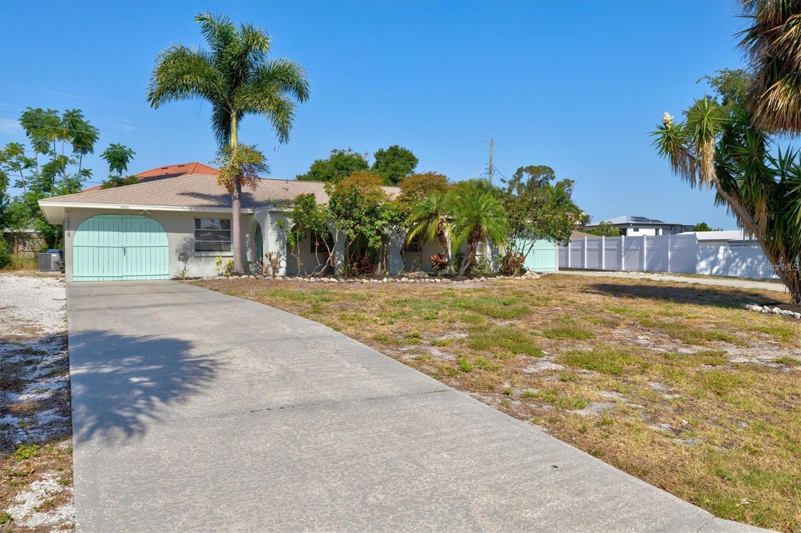 2214 MICHELE DR, SARASOTA, FL — photo 2
