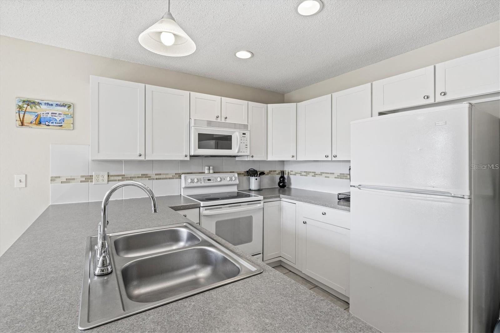 2214 MICHELE DR, SARASOTA, FL — photo 12