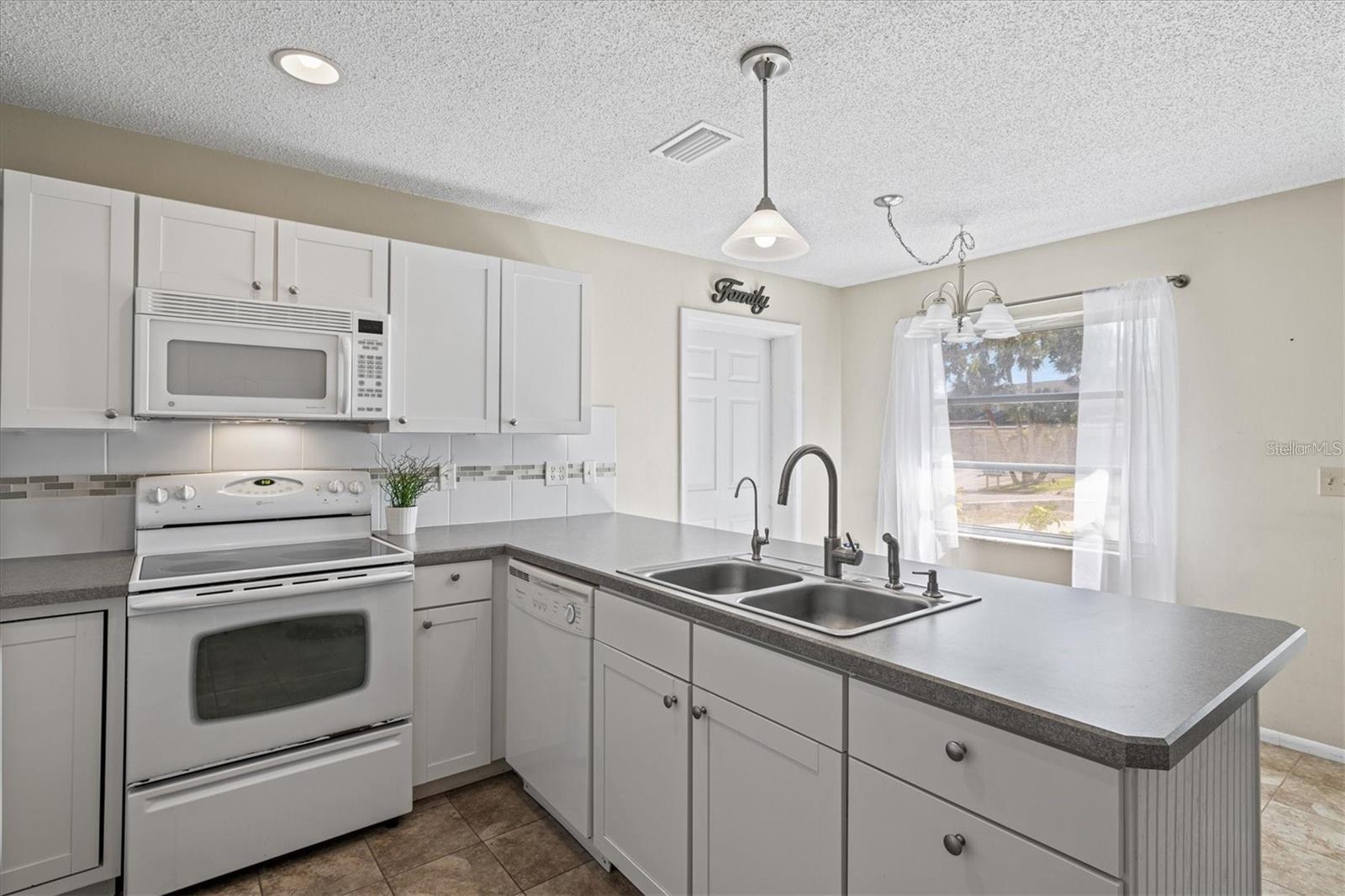 2214 MICHELE DR, SARASOTA, FL — photo 31