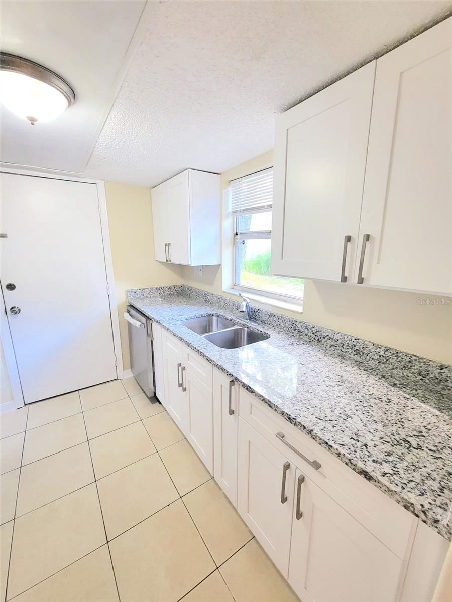 5338 ORANGE AVE #B, SEFFNER, FL — photo 4