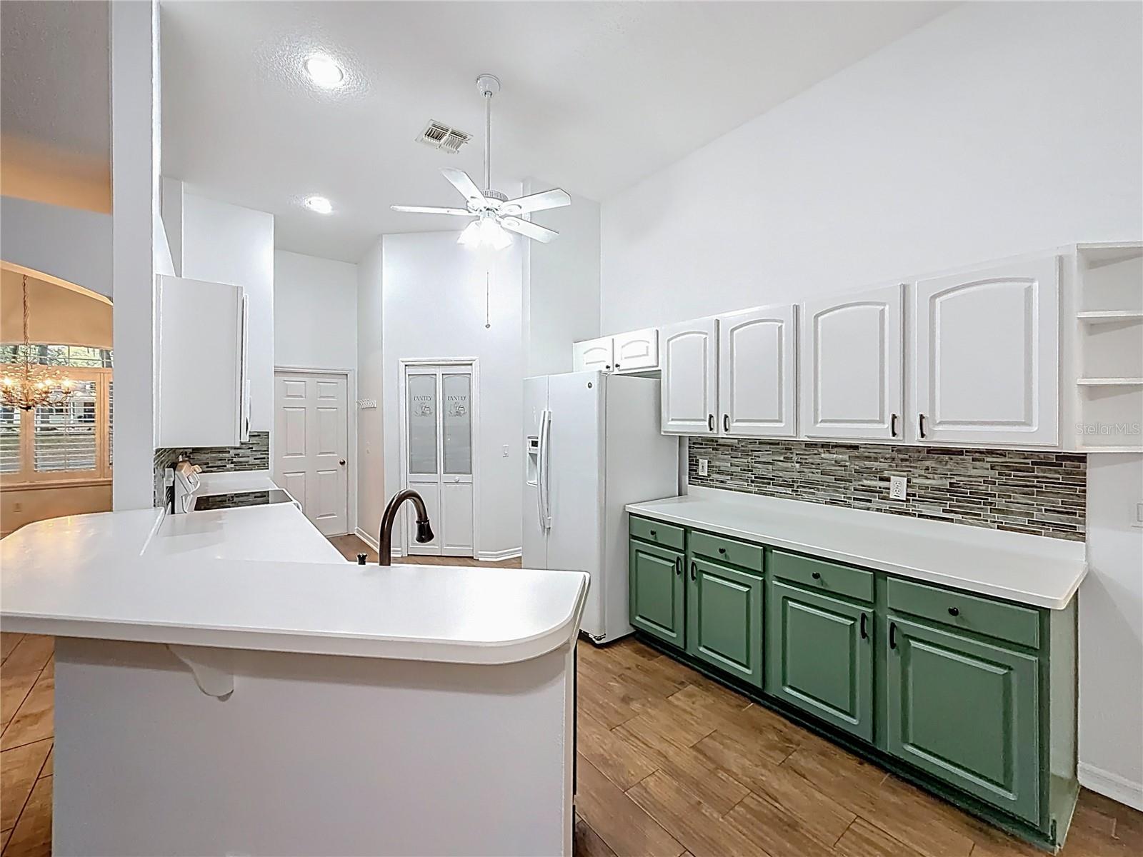 507 DOWLING CIR, LADY LAKE, FL — photo 30
