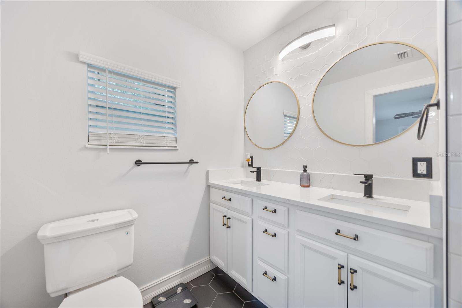 914 E NORTH BAY ST, TAMPA, FL — photo 17