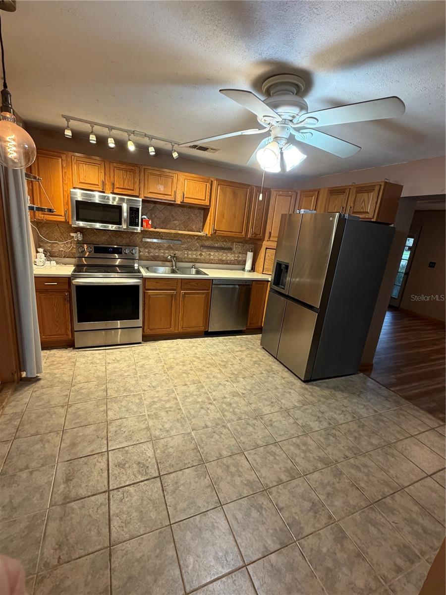 1413 ORANGE AVE, TAVARES, FL — photo 17