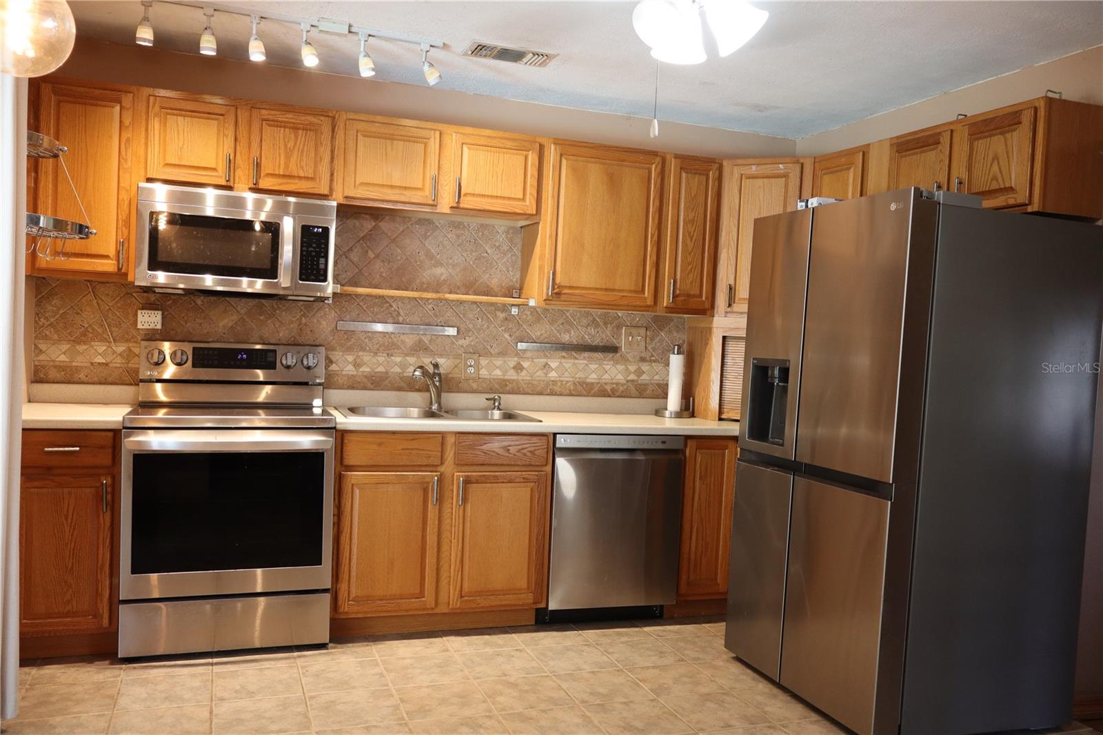 1413 ORANGE AVE, TAVARES, FL — photo 20