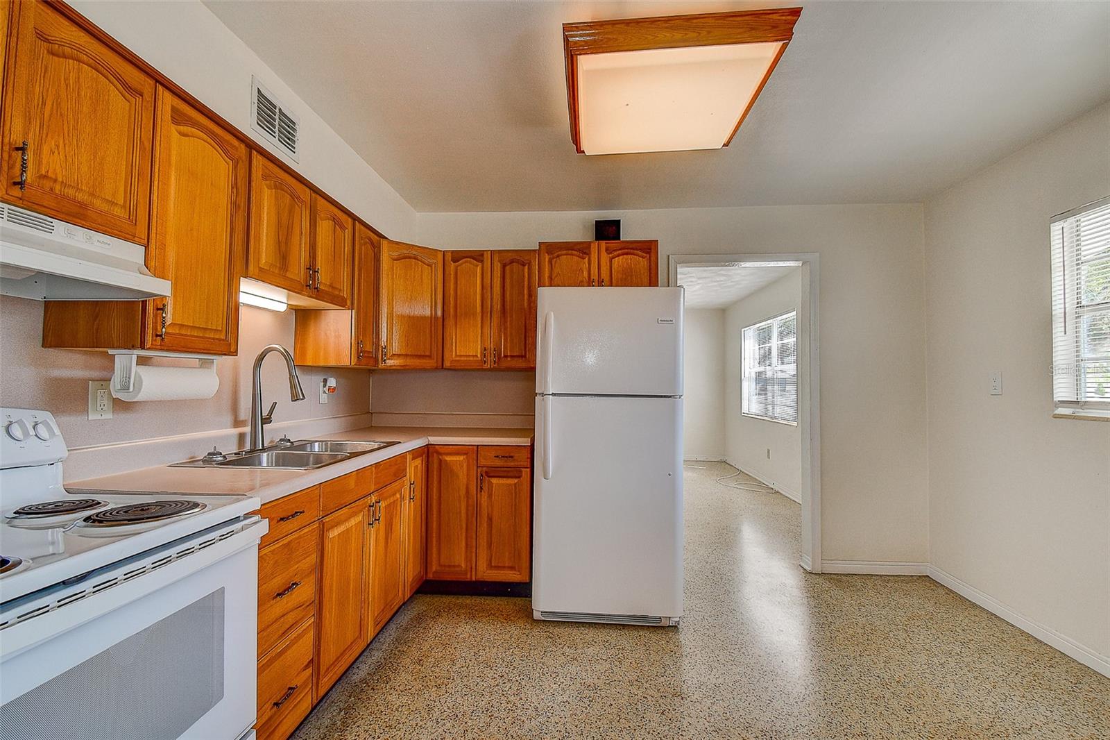 2518 40TH AVE N, ST PETERSBURG, FL — photo 27