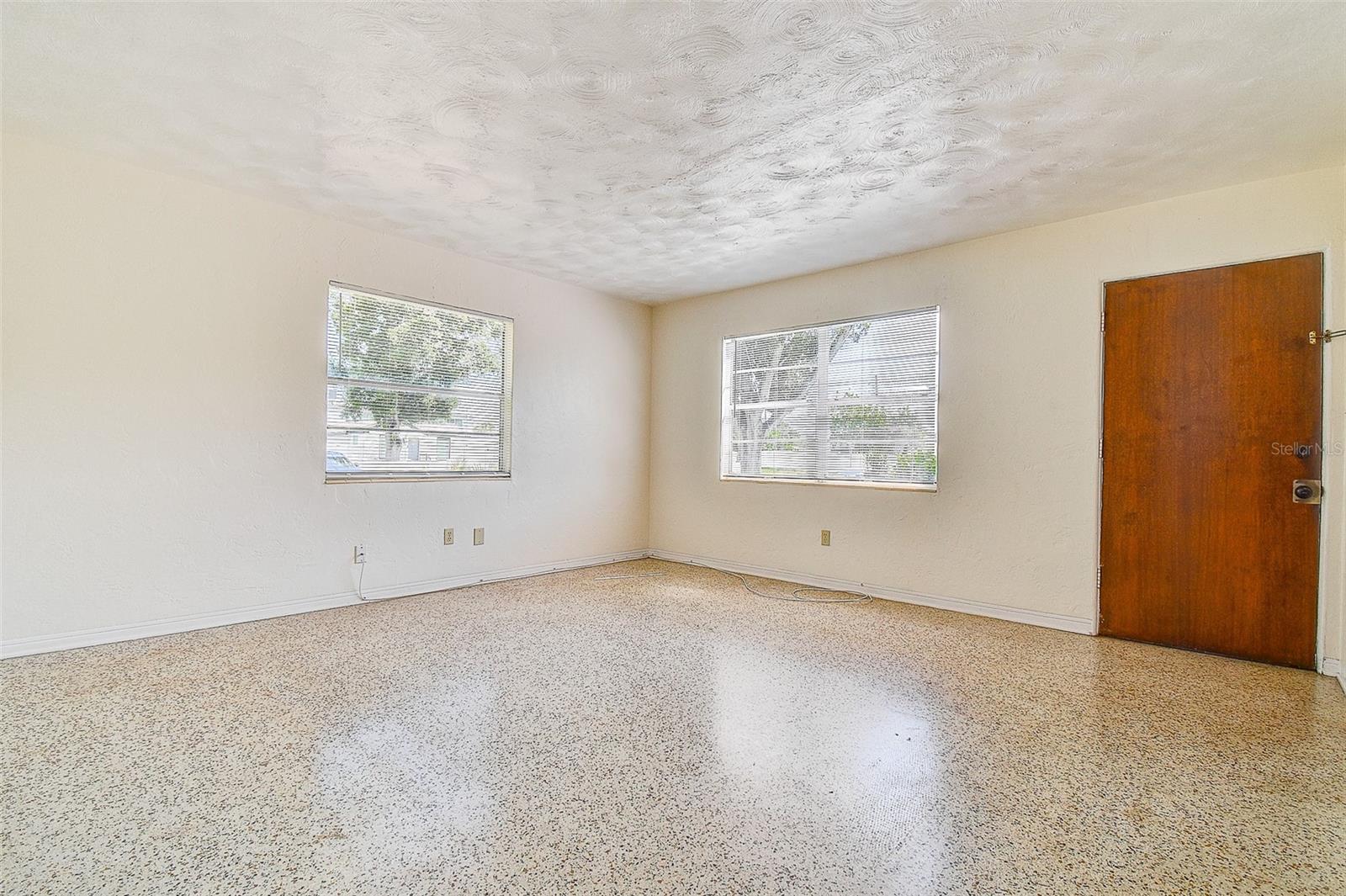 2518 40TH AVE N, ST PETERSBURG, FL — photo 31