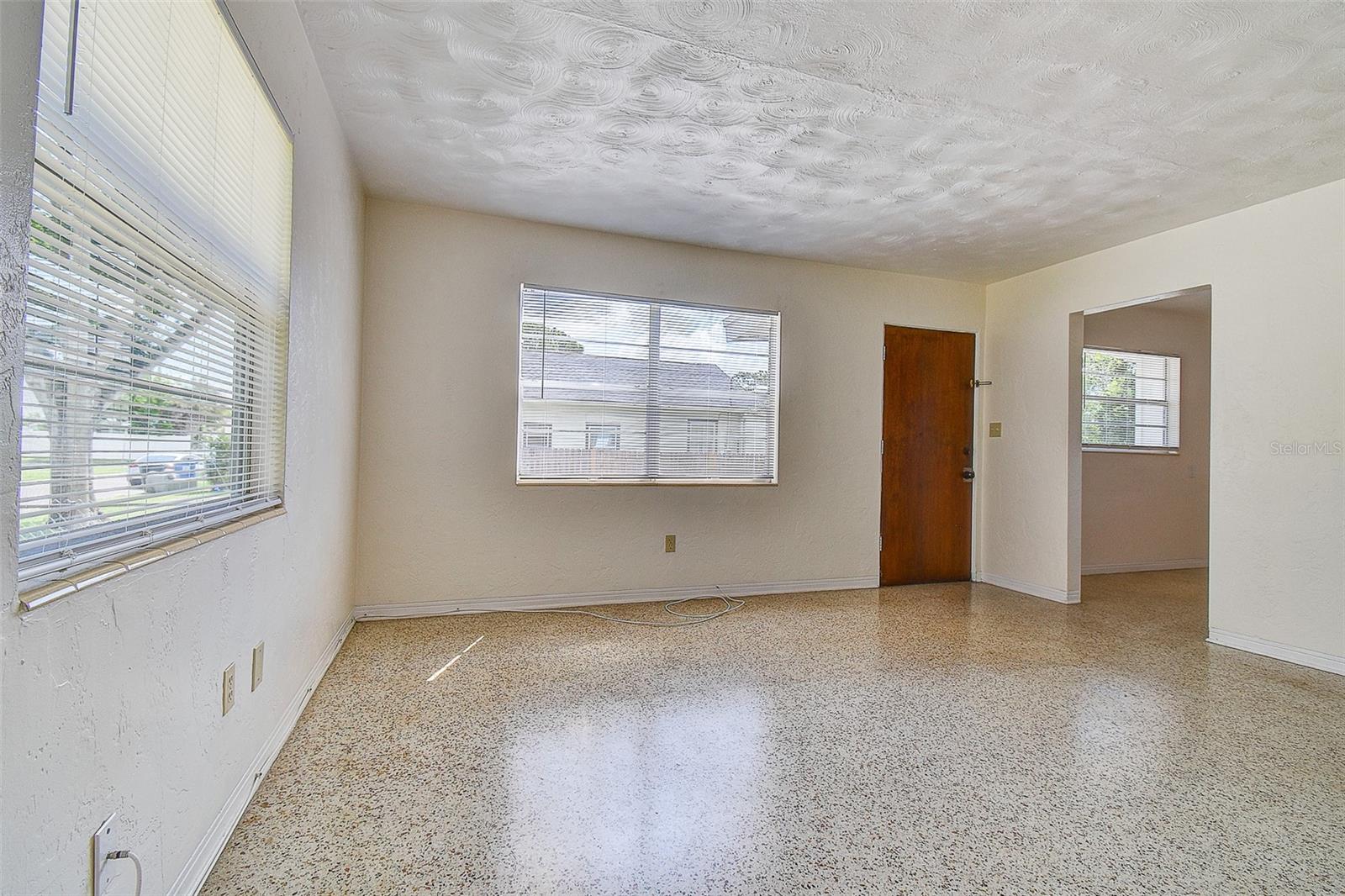 2518 40TH AVE N, ST PETERSBURG, FL — photo 32