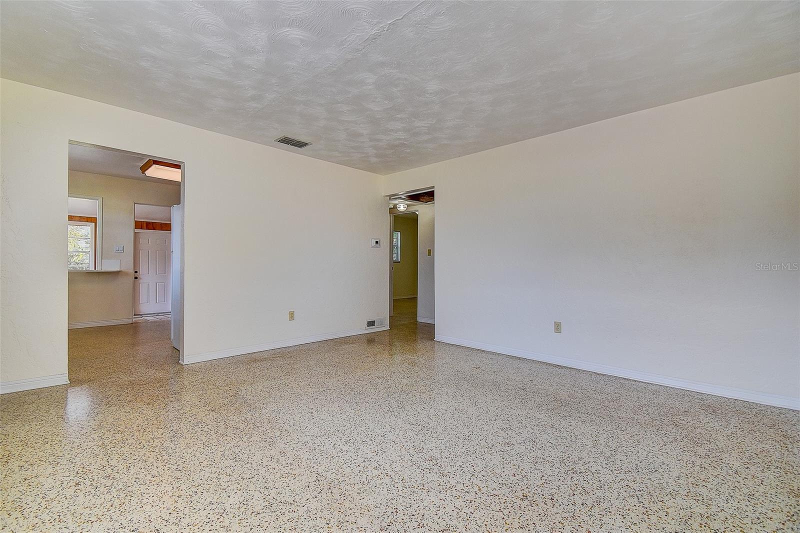 2518 40TH AVE N, ST PETERSBURG, FL — photo 33