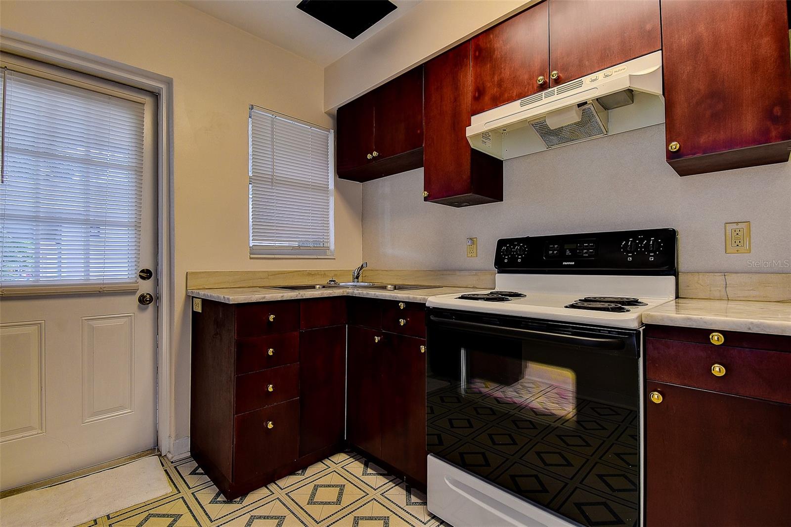 2534 40TH AVE N, ST PETERSBURG, FL — photo 14