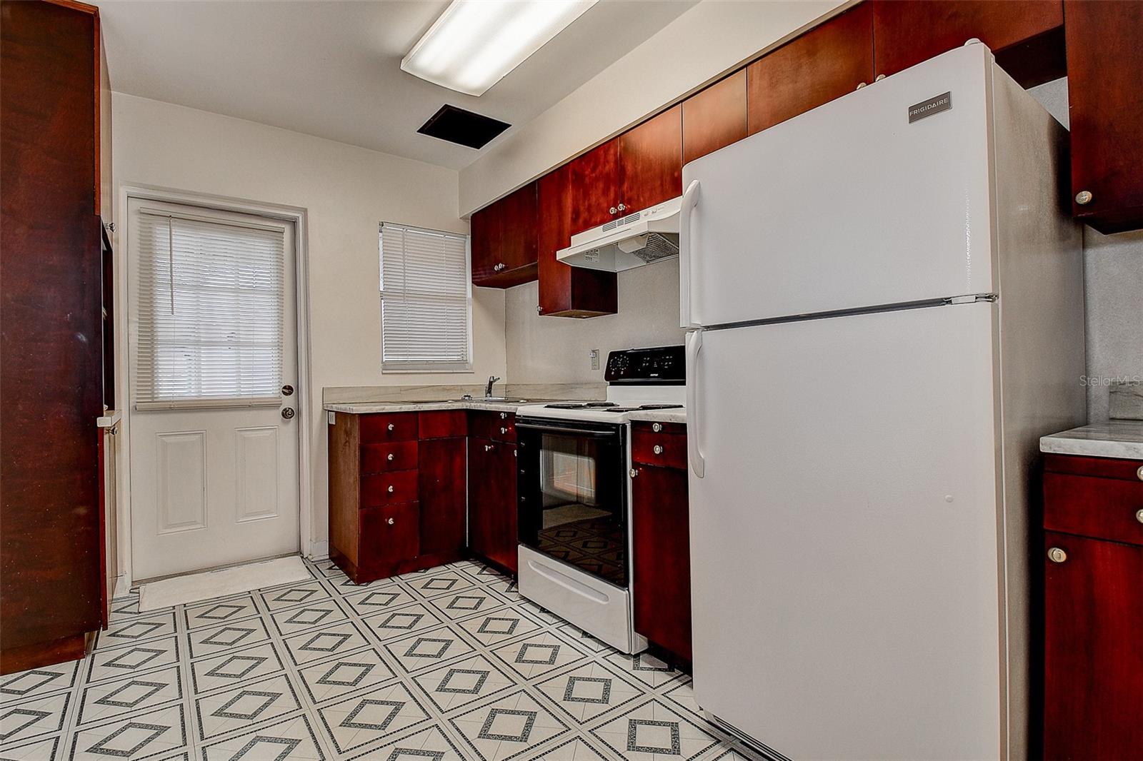 2534 40TH AVE N, ST PETERSBURG, FL — photo 16