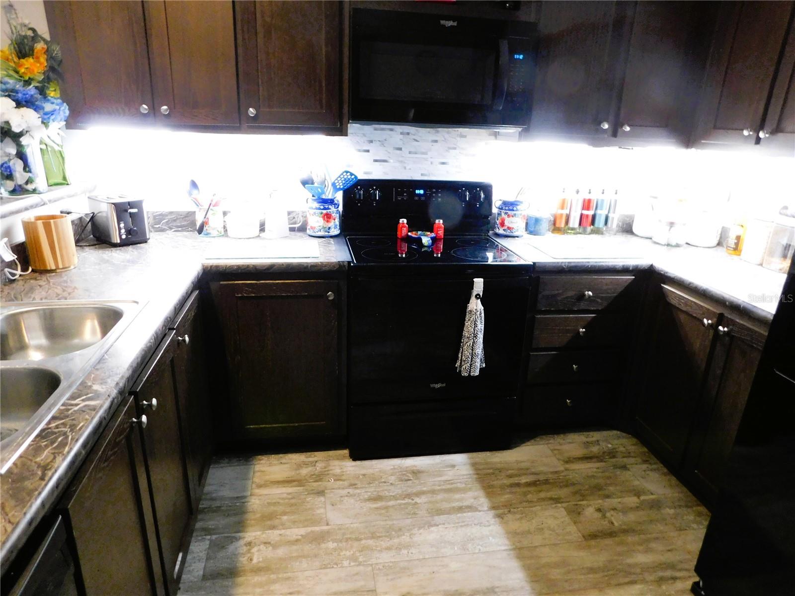 39143 HILLCREST DR, ZEPHYRHILLS, FL — photo 14