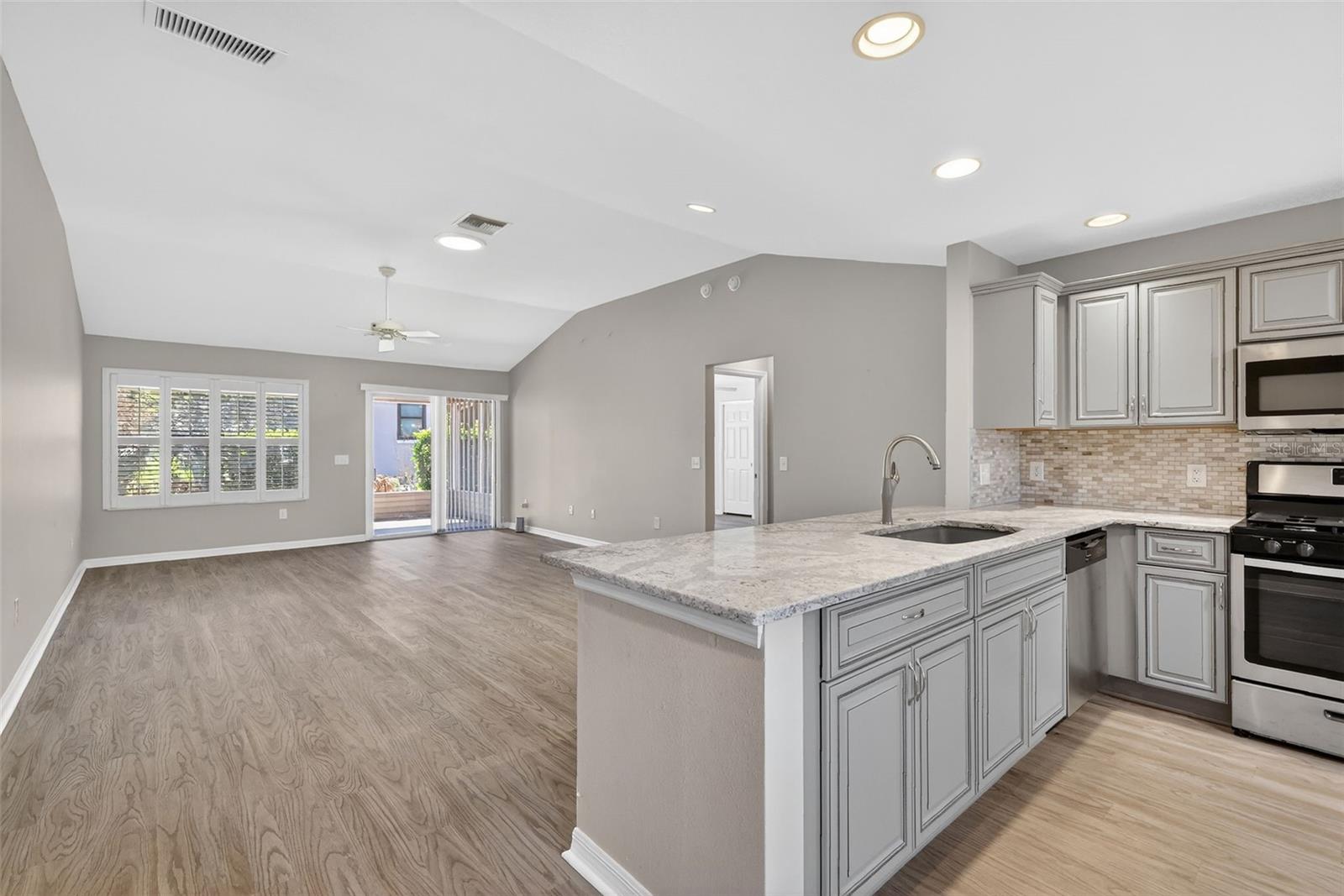 17559 SE 81ST PARNASSUS CT, THE VILLAGES, FL — photo 4