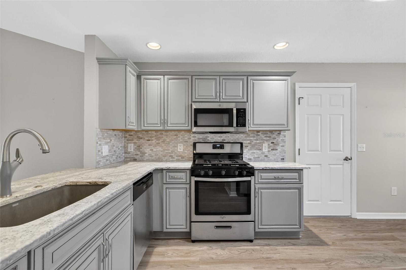 17559 SE 81ST PARNASSUS CT, THE VILLAGES, FL — photo 10