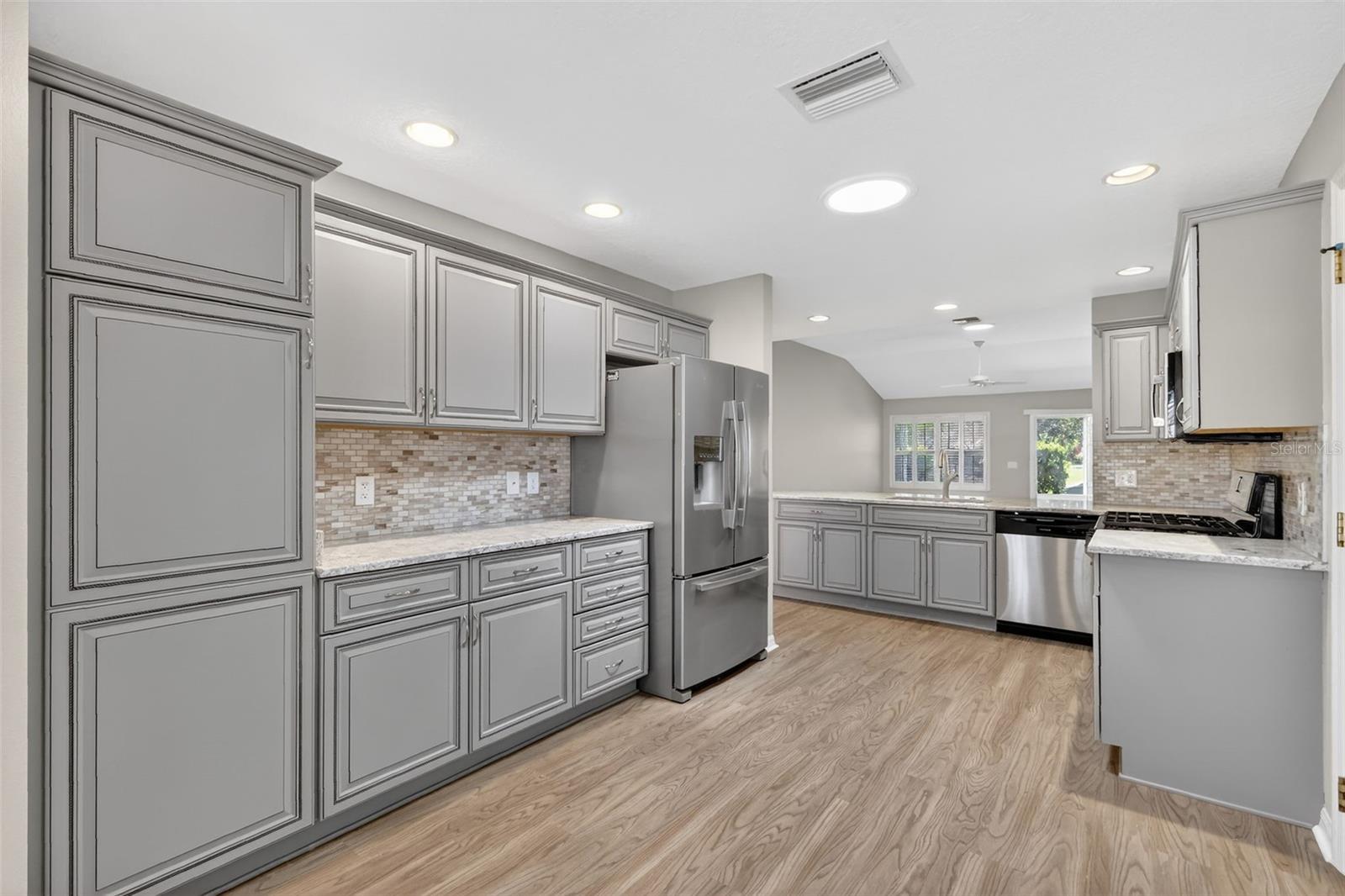 17559 SE 81ST PARNASSUS CT, THE VILLAGES, FL — photo 13