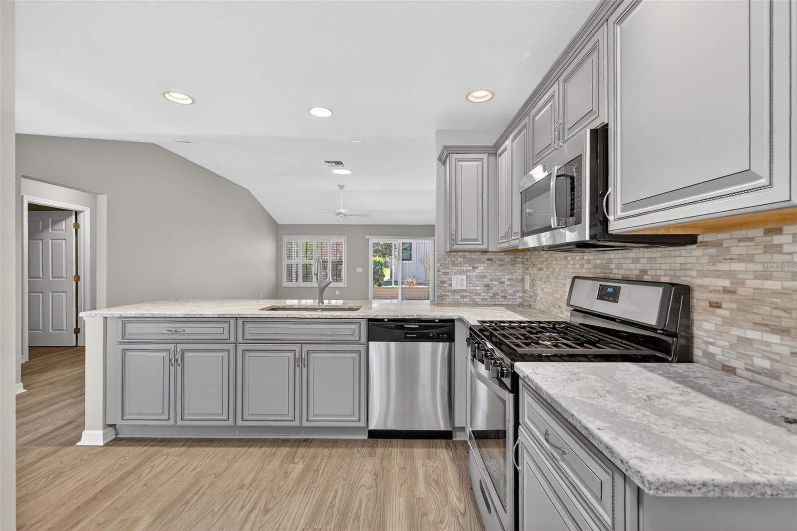 17559 SE 81ST PARNASSUS CT, THE VILLAGES, FL — photo 14