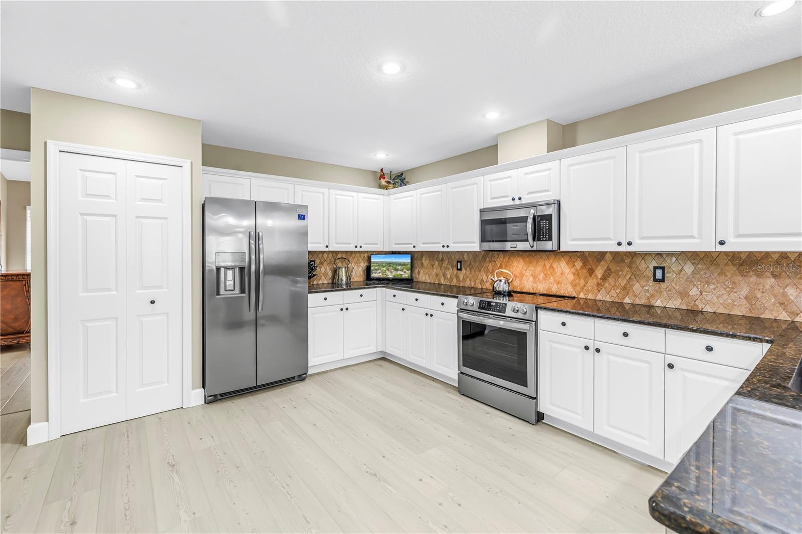 786 59TH AVE NE, ST PETERSBURG, FL — photo 22