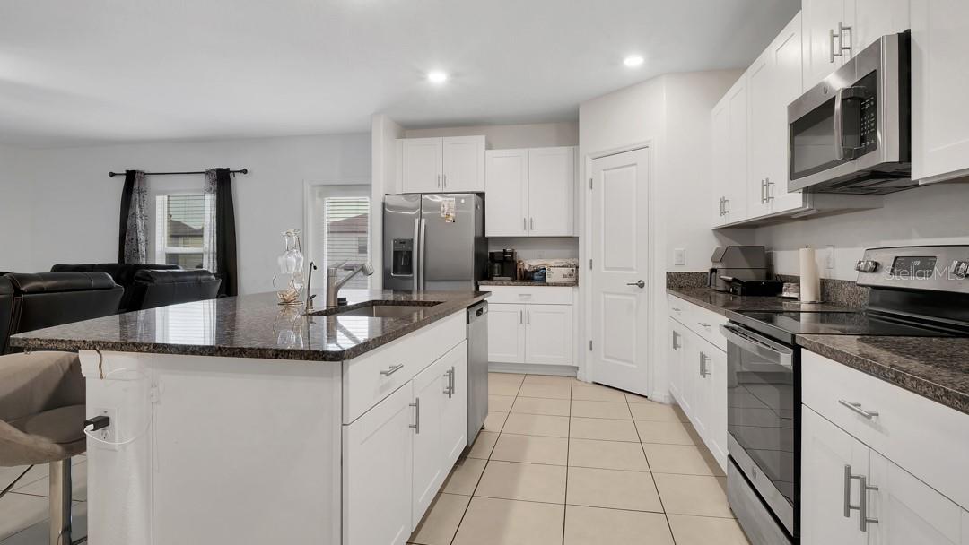 6300 BEVERLY HILLS DR, ZEPHYRHILLS, FL — photo 10