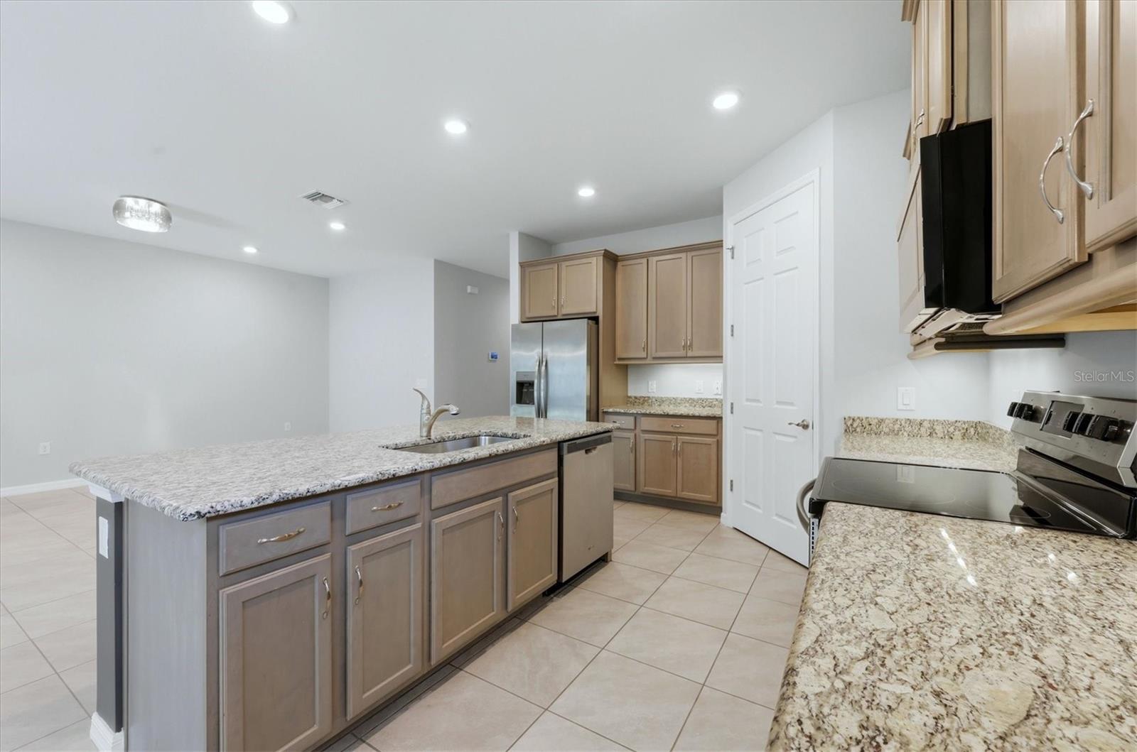 12031 LOVEGRASS ST, VENICE, FL — photo 16