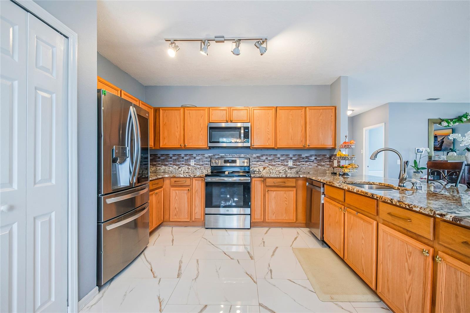 554 BRISTOL CIR, KISSIMMEE, FL — photo 29
