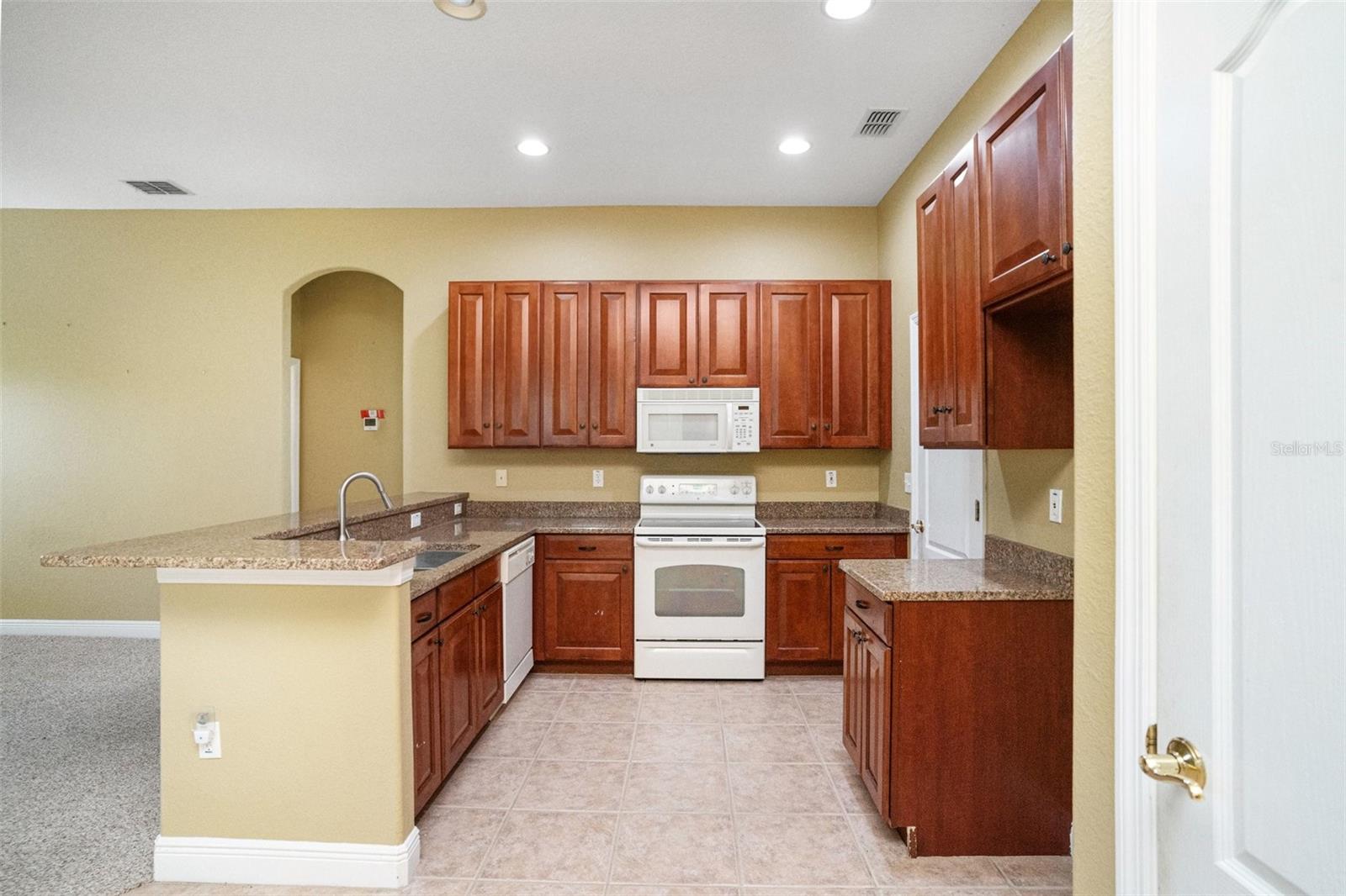 9916 CLEGHORN DR, SAN ANTONIO, FL — photo 15