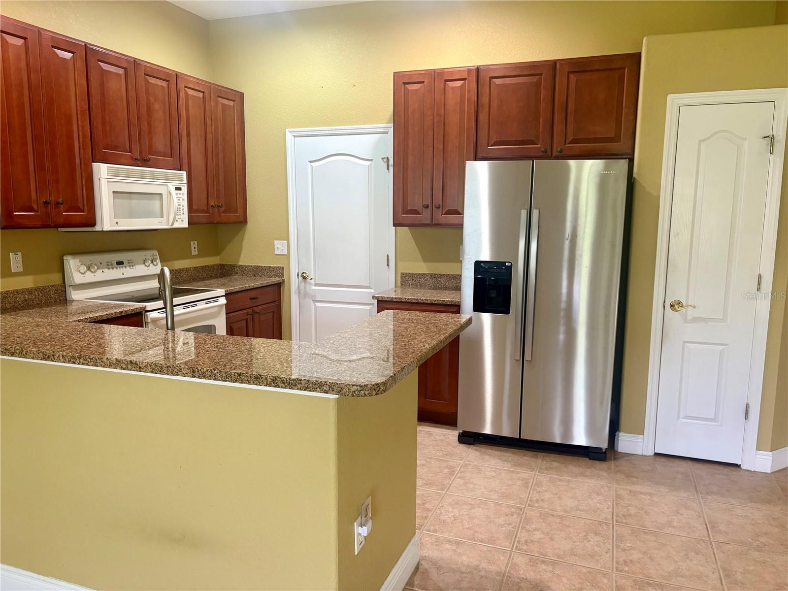 9916 CLEGHORN DR, SAN ANTONIO, FL — photo 4