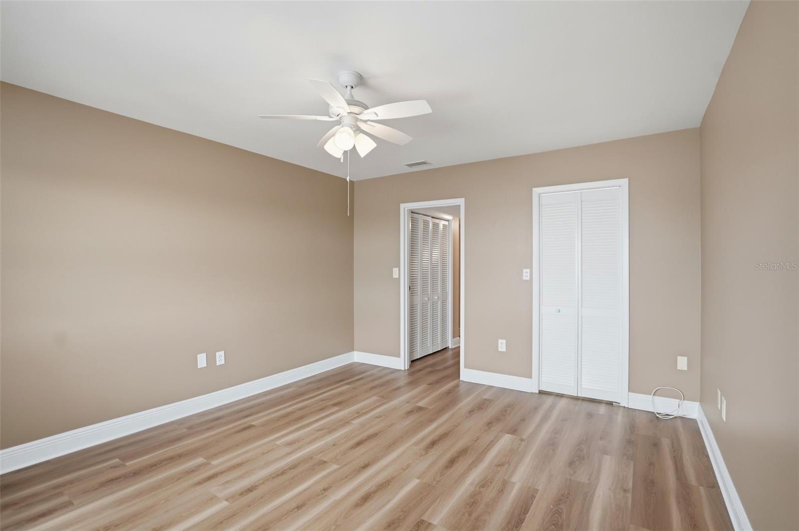 5108 BRITTANY DR S #1006, ST PETERSBURG, FL — photo 11