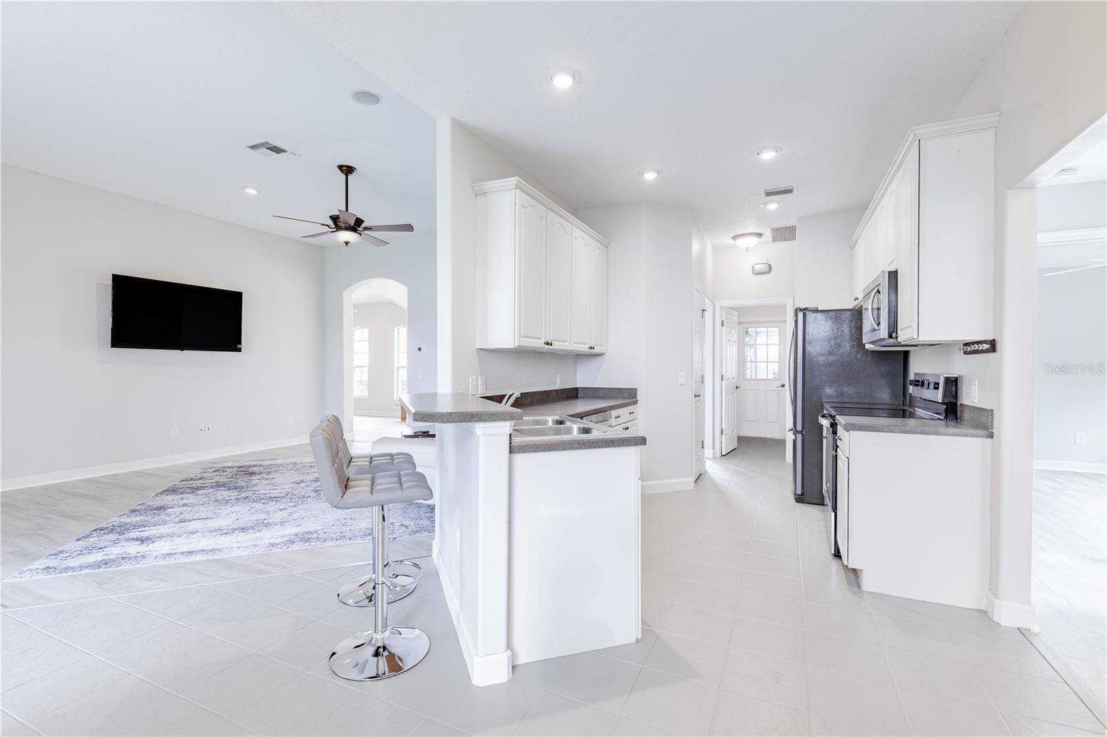3804 BAYSHORE CIR, TAVARES, FL — photo 40
